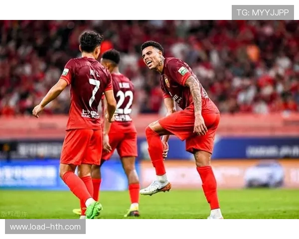 穆斯卡特带领上海海港冲击卫冕，稳居积分榜领先位置